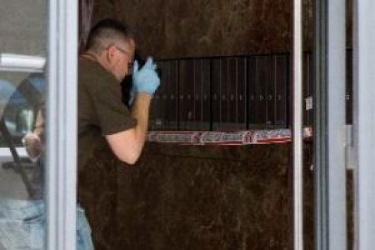 Hallan el cadáver de un bebé en el patio de luces de un edificio de Barcelona