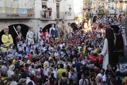 Joan Reñé i alcaldes de la comarca, ahir a Fondarella.