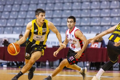 El CB Pardinyes presenta els seus equips - El CB Pardinyes va aprofitar el partit entre l’Ilerdauto Nissan i el Mollet per presentar els equips de la seua estructura aquesta temporada. El club compta amb 12 equips i 160 jugadors i aquest curs est ...