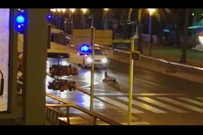 VÍDEOS. Els terroristes abatuts davant del passeig marítim de Cambrils