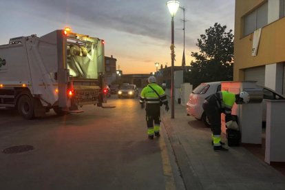Un dels camions de la recollida de la fracció orgànica ahir al seu pas per Aspa.