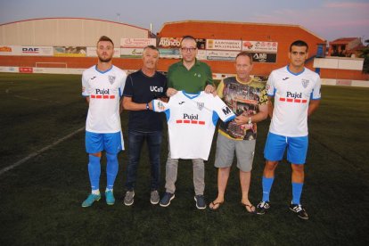 Una acció del partit d’ahir entre el Mollerussa i el Lleida Juvenil.