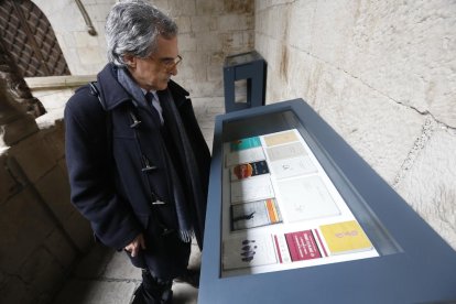 Acto inaugural en la Paeria del homenaje al desaparecido escritor leridano Carles Hac Mor.