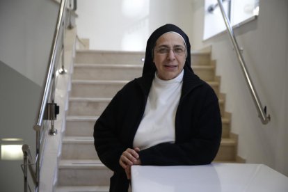 Sor Lucía Caram, al costat de Ros, Guiu (primer per l’esquerra) i la resta de patrocinadors.