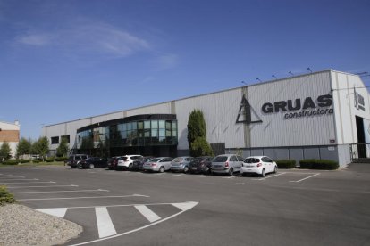 Els Mossos s’emporten material de la Diputació.