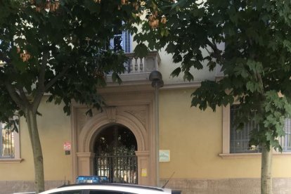 Els Mossos s’emporten material de la Diputació.