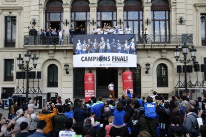 La rúa, que duró tres cuartos de hora, fue una fiesta.