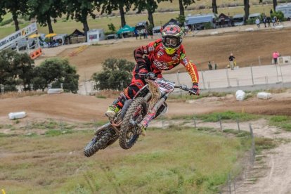 A la imatge, el podi i els participants en la categoria d’MX65.