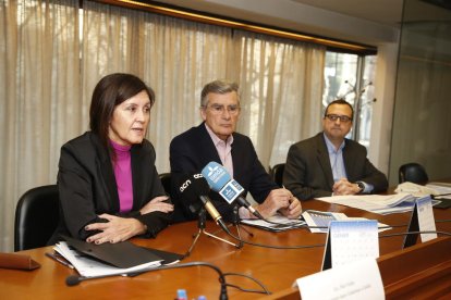 La presidenta de los promotores de Lleida y el de Catalunya.