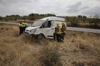 El camió va fer la tisora a la via i va bloquejar la circulació durant prop de tres hores.