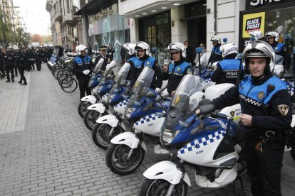 Alguns dels condecorats ahir a la celebració de la patrona de la Guàrdia Urbana.
