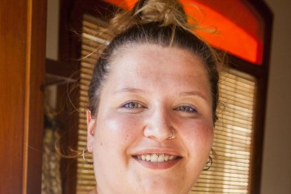 Una màquina treballa per reparar l’avaria a Vallbona.