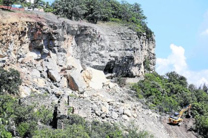 Visita a la C-14 a Organyà, on va començar la perforació del túnel de Tres Ponts.