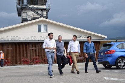 Gilbert Felli, primer per la dreta, durant la reunió que va mantenir amb representants de la Generalitat i d’Aran.