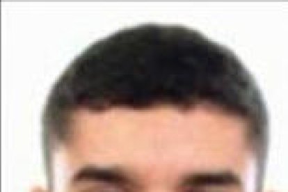 El rebuig frontal del terrorisme va unir ahir a Barcelona milers de persones, amb Puigdemont, Rajoy el rei o Colau entre ells.