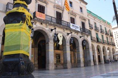 Joan Teran, Anna Arqué, Elisenda Paluzie i Carles Riera, al debat que va convocar Endavant.