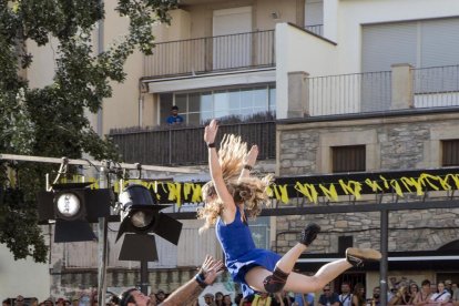 La plaça Major, centre neuràlgic de la Fira, va acollir ahir l’espectacle de dansa ‘Orbis’, de la companyia Humanhood.