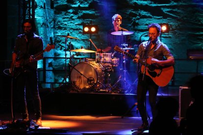 El conjunto leridano Renaldo & Clara abrió anoche, aún con luz diurna, la segunda edición del Seu Vella Music Festival.