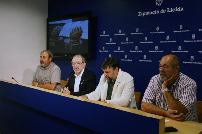 Reñé (seg. izq.) ayer en la presentación del premio Felip Domènech.