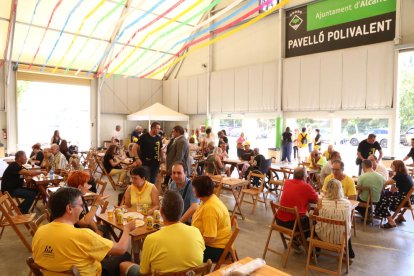 Tardà va inaugurar un local del partit a Rosselló (esquerra) i els CDR del Baix Segrià van organitzar un acte a Alcarràs (dreta).