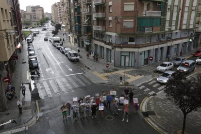 El carrer Acadèmia és de sentit únic des de l’avinguda Catalunya fins al passeig de Ronda.
