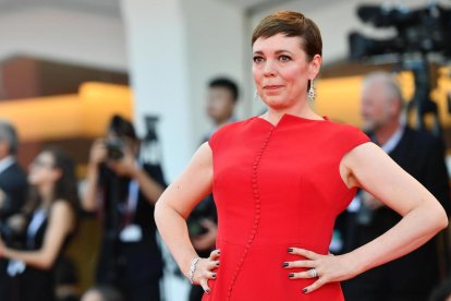 El director mexicano Alfonso Cuarón a su llegada a la entrega de premios junto a sus hijos.