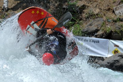 Ona Baró (izquierda) y Arboló Rafel (derecha) volvieron a subir al podio por segunda vez esta semana en la última jornada en Sort.