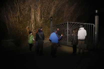 Els sometents actuen sense armes - Els sometents assessorats per GOA Tactical, com el del Camí de l’Albi, treballen sense cap mena d’arma. Aquest es diu Equip de Seguretat de l’Albi (AST, per les sigles en anglès) i controla un itinerari qu ...