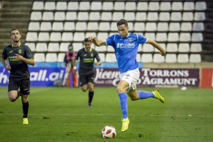 Juanto Ortuño, en el remate del 3-0 para el Lleida.
