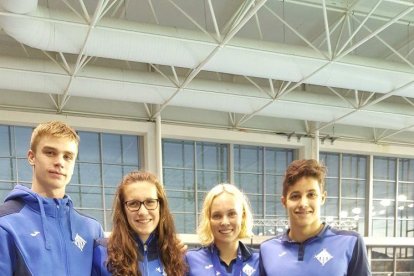 Ferran Julià, ayer con su segundo oro en este Estatal. Derecha, Cristina García, con sus dos medallas, junto a Juste, Lomero y Miret.