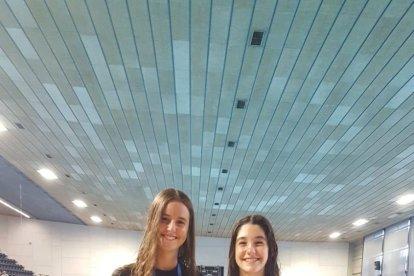 Òscar Díez, amb la medalla d’ahir. A la dreta, Aurembiaix Pifarré, amb les dos obtingudes al torneig.