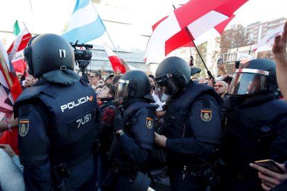 Jugadors i tècnics del River Plate celebren aixecant la Copa la conquesta del títol que els acredita com a campions de Sud-amèrica.
