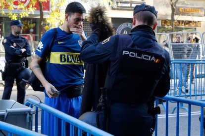 Jugadors i tècnics del River Plate celebren aixecant la Copa la conquesta del títol que els acredita com a campions de Sud-amèrica.