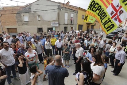 Familiares de Junqueras y Serret se desplazaron a Torrelameu y recibieron una cálida bienvenida.