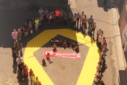 L’alcalde, Fèlix Larrosa, el conseller de l’Interior i el delegat del Govern, ahir a la Seu Vella.