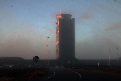 Primera aeronave procedente de Rumanía estacionada en Alguaire en la zona que pertenece a Aeronpark.