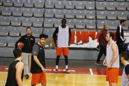Mbaye va ser a l’entrenament d’ahir a la tarda però tot just va participar-hi per precaució.
