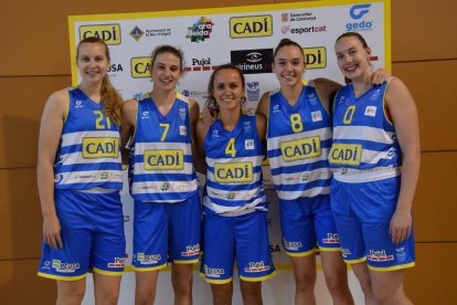 La plantilla urgelense hizo ayer las fotos oficiales a pocos días de su debut en la Liga en Madrid.