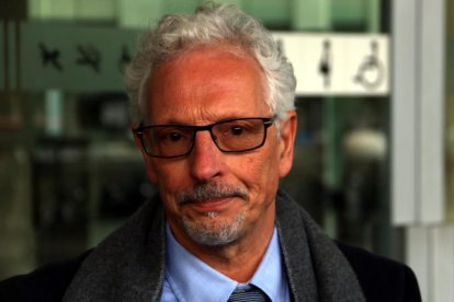 Puigdemont publicó ayer en redes esta imagen de archivo junto a sus hijas en la sede del Govern.