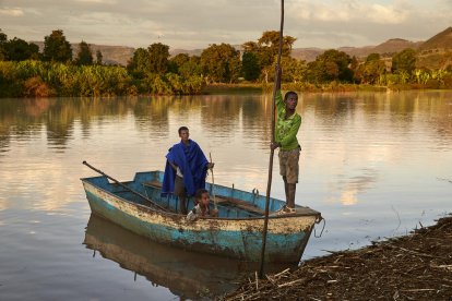 Paisatges i gent - Melgosa va descobrir que “els berbers són molt reticents a les fotos”, per això les imatges del Marroc se centren gairebé exclusivament en els paisatges, que van meravellar el fotògraf lleidatà. Al contrari, “a Etiòpi ...