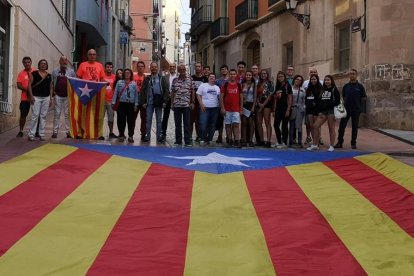 El alcalde,Fèlix Larrosa, y  el pregonero, Jaume Barrull, junto a los concejales dela Paeria que asistieron al acto de la Diada en la Seu Vella.