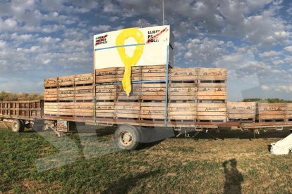 El cartell, destrossat