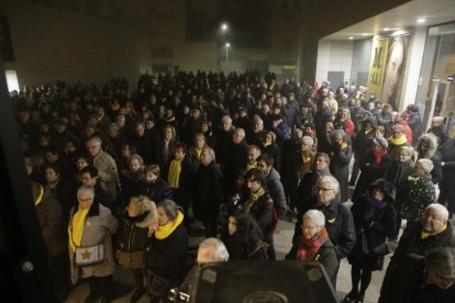 Tras la lectura del manifiesto, el Orfeó Lleidatà cerró la concentración con ‘El Cant dels Segadors’.