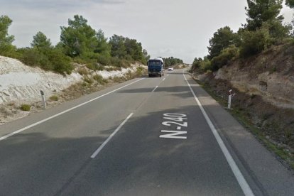 Ferit greu en un xoc entre un tractor i un camió a l'N-240 a Vinaixa