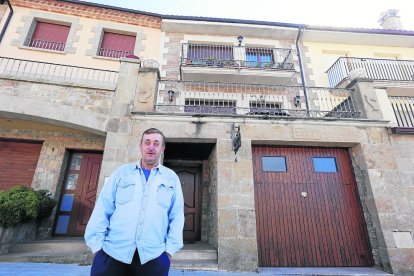 Vint-i-cinc cases en 15 anys i sense sòl per a més - Veïns de l’antiga Tiurana han construït en 15 anys les 25 cases que conformen el poble actual. Amb el sòl urbanitzable esgotat, el municipi prova de reformular un antic projecte residencia ...