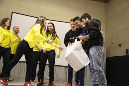 Les jugadores del Vila-sana, ahir durant l’homenatge que van rebre a l’ajuntament.