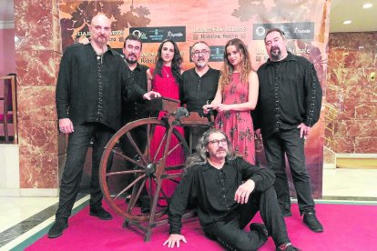 Joan Pera, vestido de ‘fantasma’.