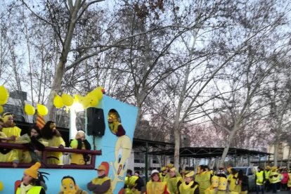La Germandat Pau Pi va fer un passeig ‘birresc’ per Lleida.