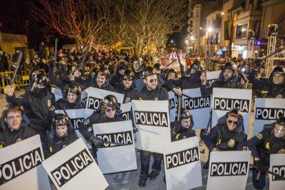 La Germandat Pau Pi va fer un passeig ‘birresc’ per Lleida.