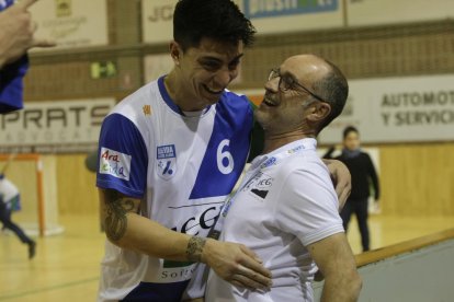 Els jugadors del Llista van celebrar amb l’afició el pas a quarts de final.